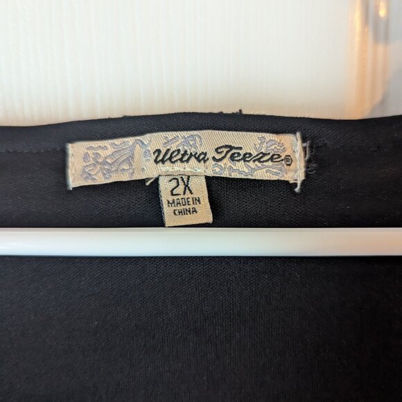 Ultra Teeze tunic top in cream and black - 2X - Picture 6 of 6